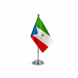 Drapeau bureau de la Guinée équatoriale modèle Argent avec mât et socle en acier inoxydable