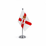 Drapeau bureau de l'Irlande du Nord modèle Argent avec mât et socle en acier inoxydable