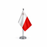Drapeau bureau de Malte modèle Argent avec mât et socle en acier inoxydable
