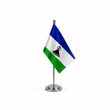 Drapeau bureau du Lesotho modèle Argent avec mât et socle en acier inoxydable
