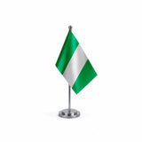 Drapeau bureau du Nigeria modèle Argent avec mât et socle en acier inoxydable