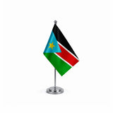 Drapeau bureau le Soudan du Sud modèle Argent avec mât et socle en acier inoxydable