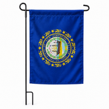 Drapeau jardin vertical New Hampshire sur support noir