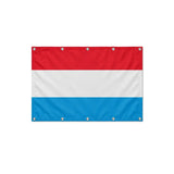 Drapeau du Luxembourg format S en polyester avec dix œillets