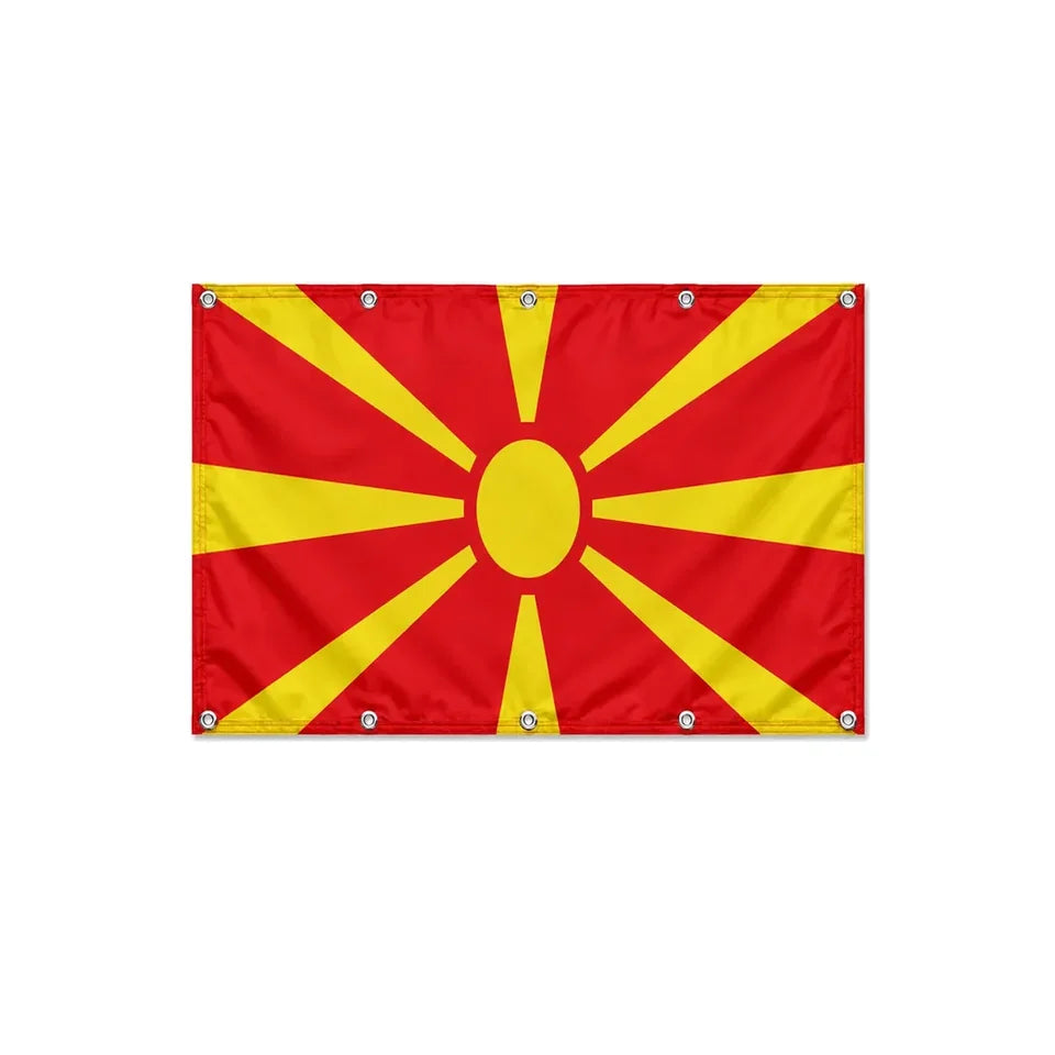 Drapeau de la Macédoine du Nord format S en polyester avec dix œillets