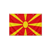 Drapeau de la Macédoine du Nord format S en polyester avec dix œillets