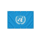 Drapeau de l'Organisation des Nations unies format S en polyester avec dix œillets
